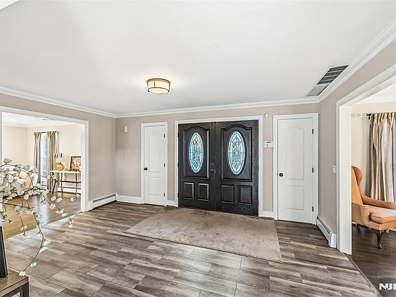 4th image of 27 Pine Hill Rd