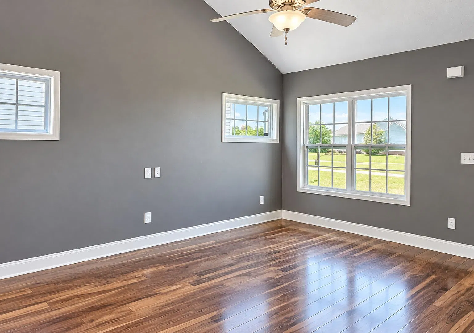Near Dover Rd. Close to Post! 3 Bed/2 Bath fenced in backyard! — Photo 3