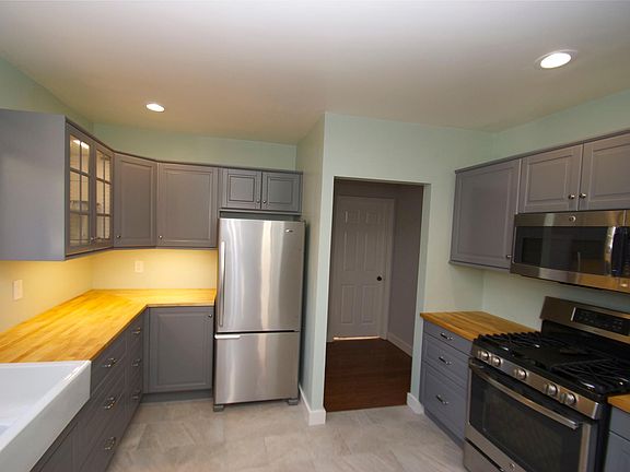 4th image of 4859 Lotus St