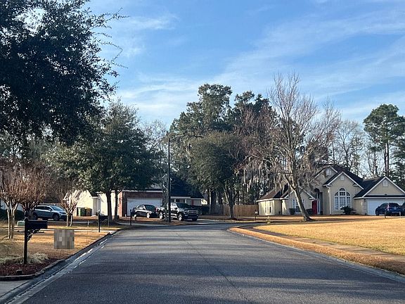 4th image of 129 Barrington Rd