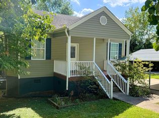 11 Center St, Taylors, SC 29687