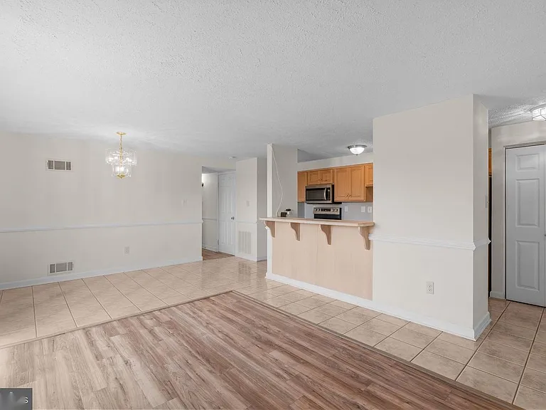 701 Heather Ridge Dr #J — Photo 8