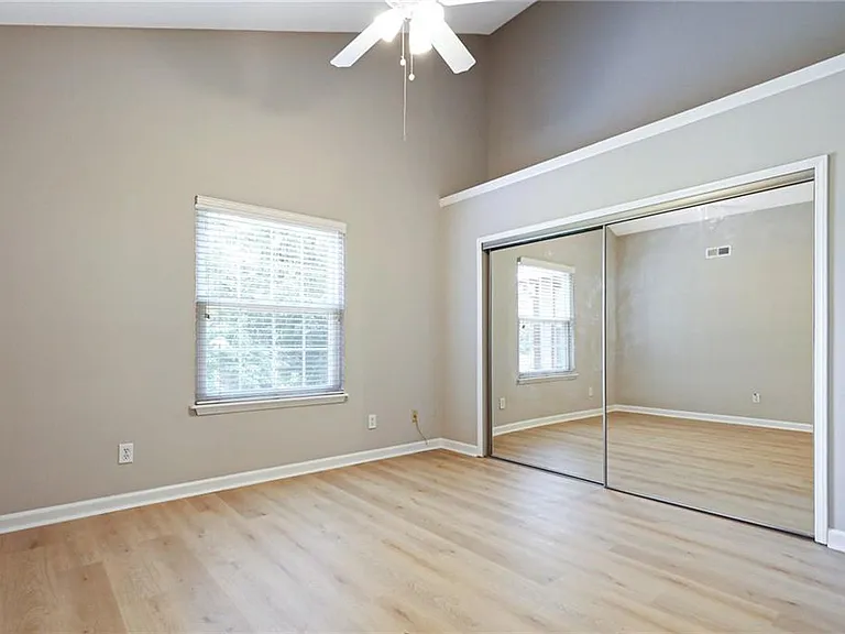 901 Wentworth Ct — Photo 12
