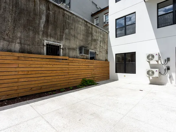 422 1/2 Gates Avenue image 18 of 22