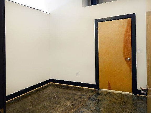5th image of 123 N Sycamore St #214