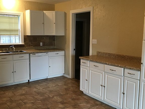 4th image of 2207 N Nelson St