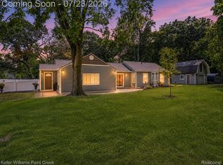 423 East Rd, Holly, MI 48442