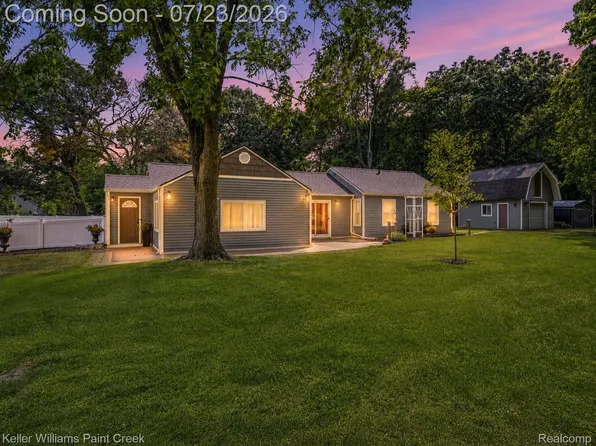 423 East Rd, Holly, MI 48442