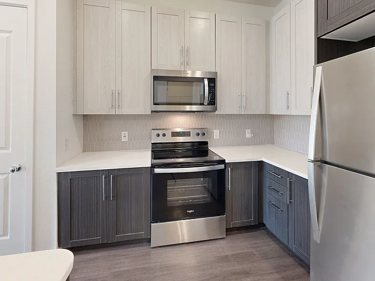 Essex Luxe Apartments — Photo 42