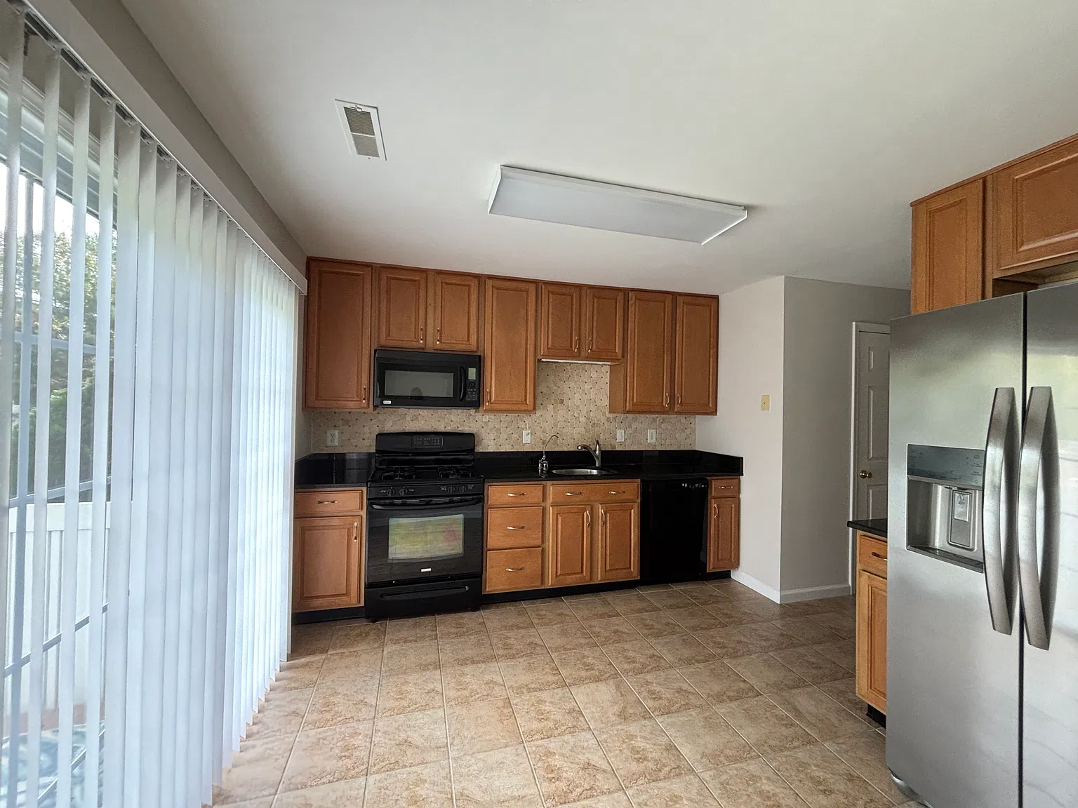 3 bed, $3,000 — Photo 3