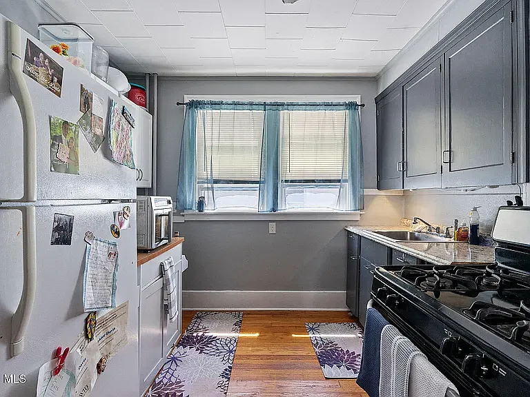 3 bed, 1200 sqft, $1,900 — Photo 4