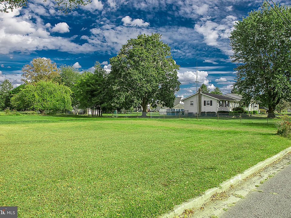 2nd image of 15 Newell Rd