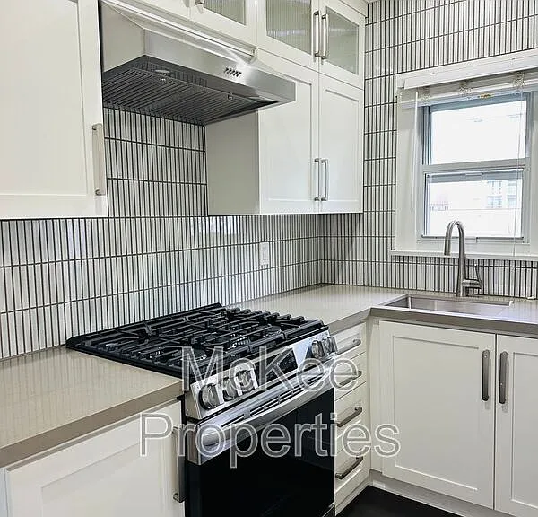 2140 1st Ave #1 — Photo 3