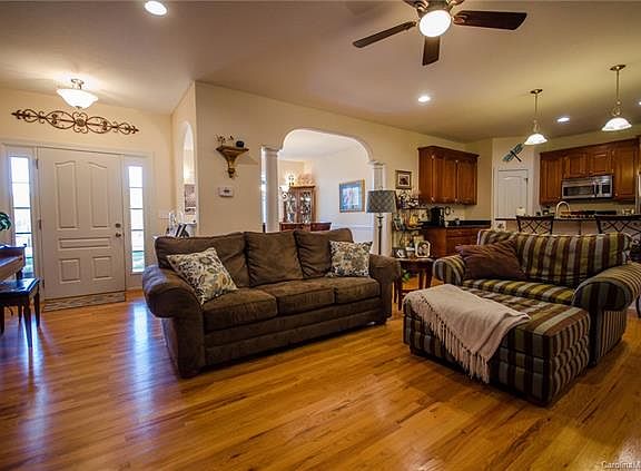 5th image of 141 Hidden River Ln