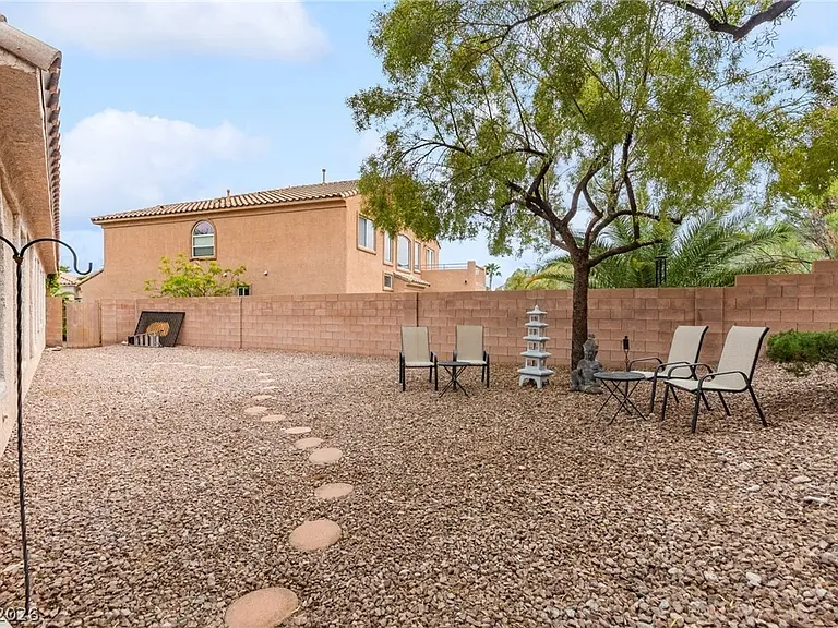 477 Annotto Bay St — Photo 9