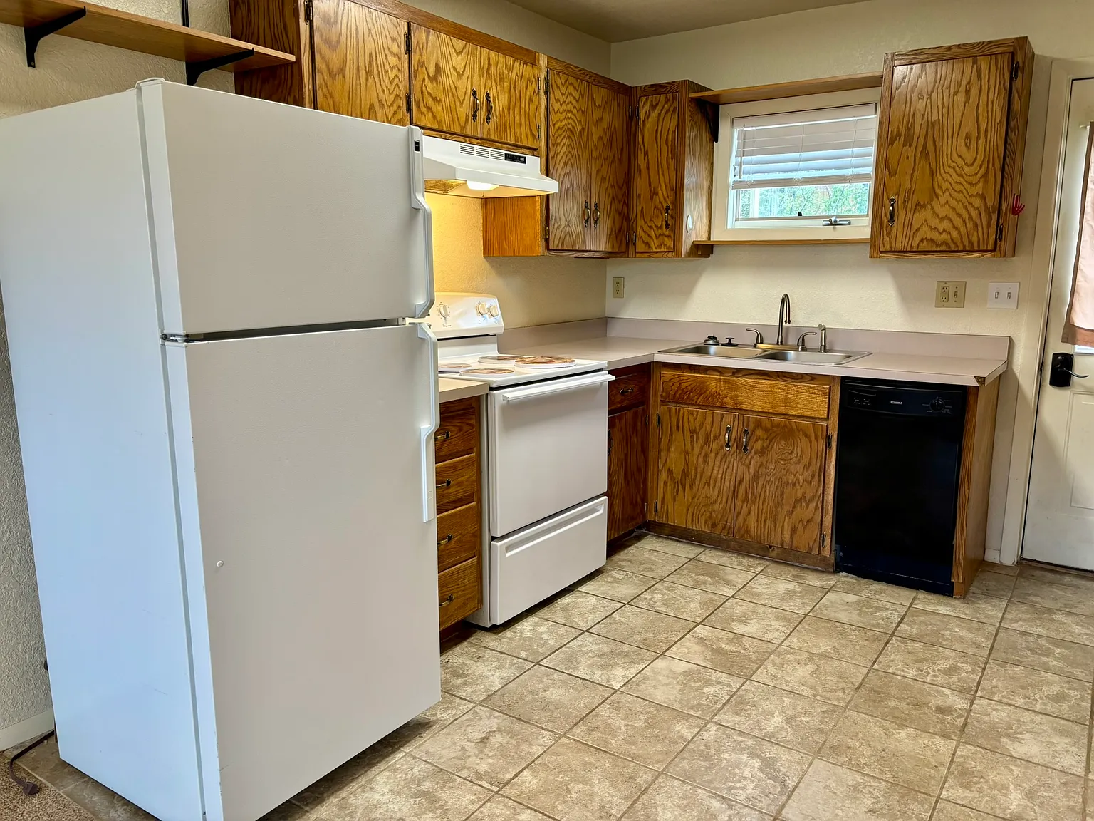 2 bed, 840 sqft, $1,050 — Photo 4