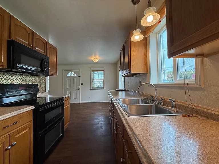 1075 Pacific Ave — Photo 10