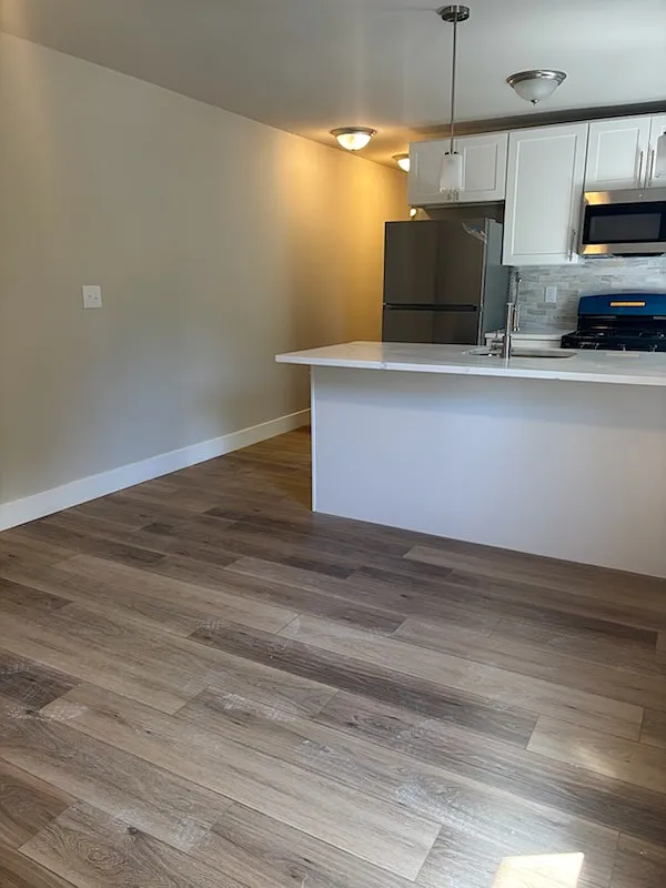 East Avenue 166 - B — Photo 2