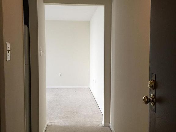 2nd image of 609 Center St APT 103