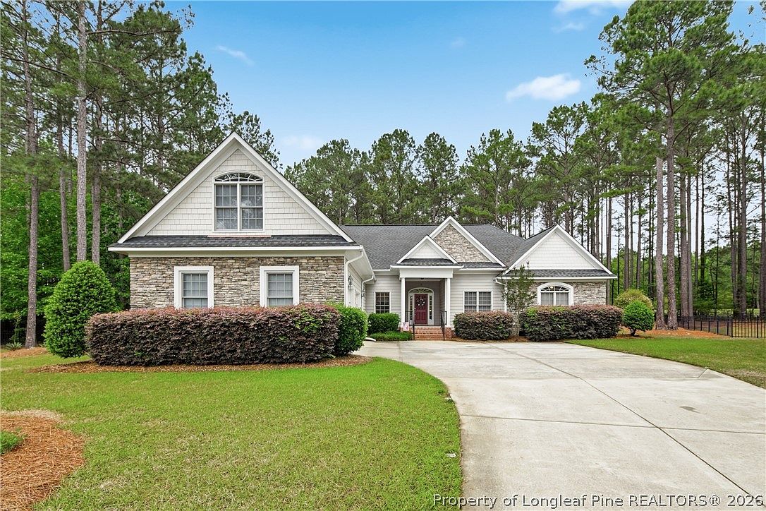 11 Rolling Pines Dr