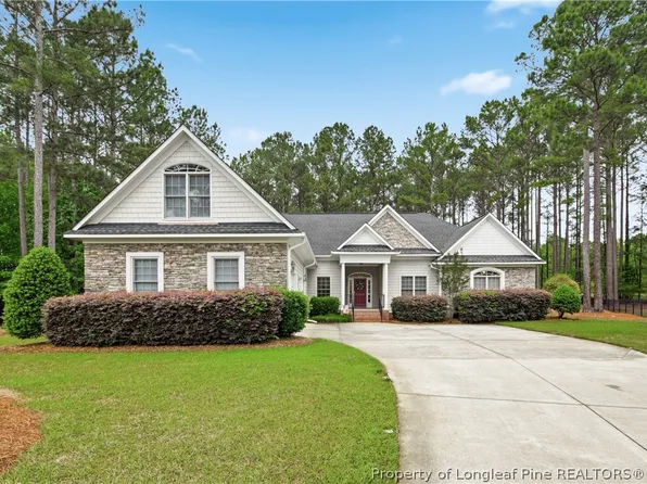 11 Rolling Pines Dr, Spring Lake, NC 28390
