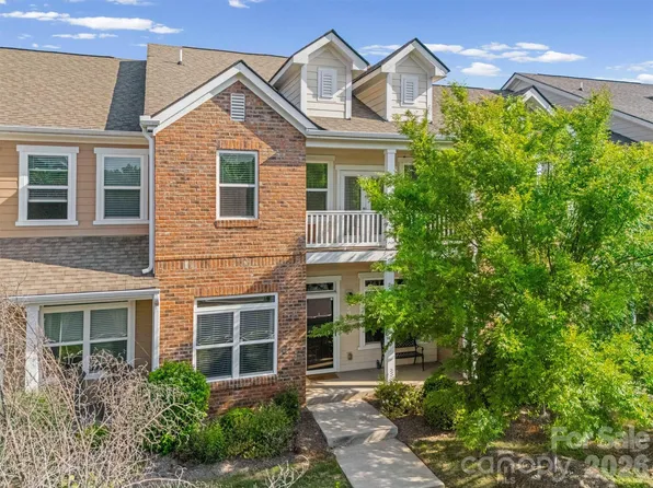 204 Overstone Ct, Fort Mill, SC 29715