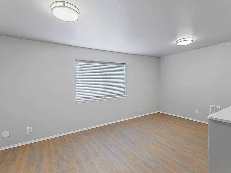 Grand Central Apartments — Photo 20