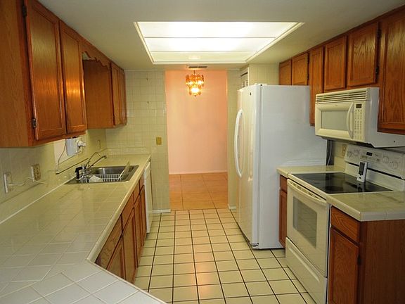 5th image of 1011 E De Carlo Dr
