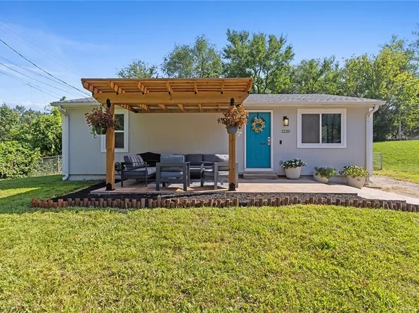 1220 NE 45th Pl, Kansas City, MO 64116