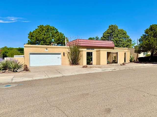 3201 La Ronda Pl NE — Photo 2