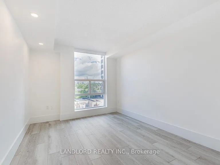 725 King St W #611 — Photo 12