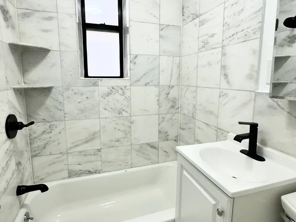 181 Havemeyer Street image 2 of 6