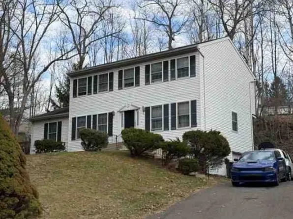 210 Sutherland Dr, Mountain Top, PA 18707