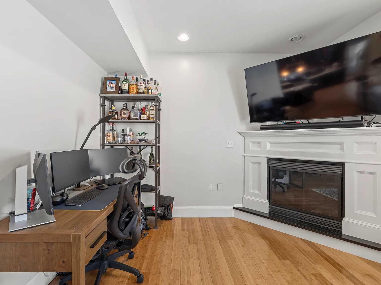 2 bed, 921 sqft, $3,800 — Photo 4