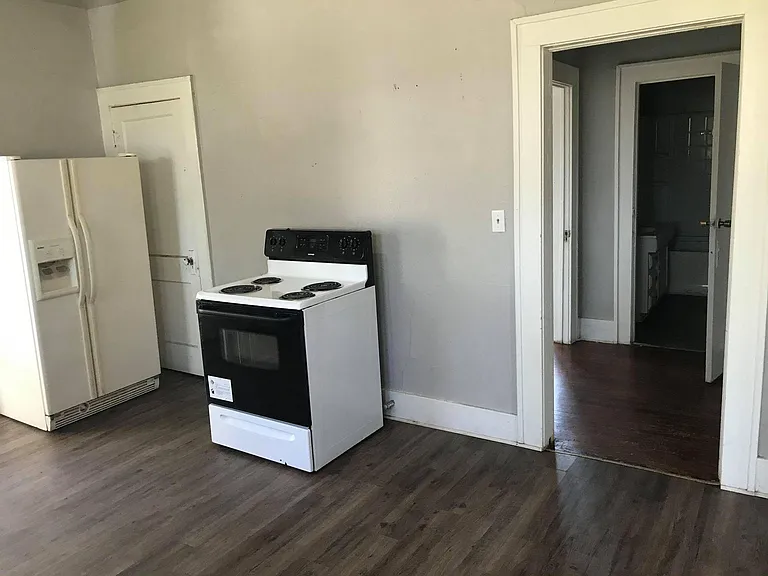 2123 Hayes St — Photo 7