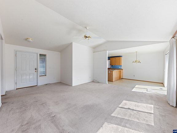 5th image of 475 SE Hankel St