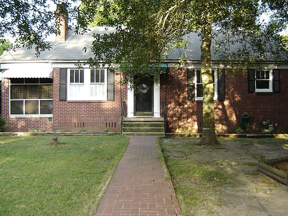 Front view showing screened porch