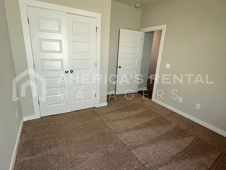 2124 Sullivan Dr — Photo 23