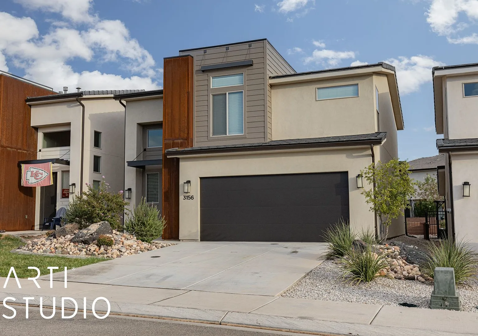 Amazing 4 bed | 2 1/2 bath | 2 car garage in Desert Canyon with washer/dryer/fridge — Photo 1