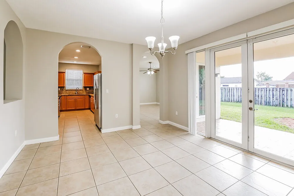 4 bed, 2.5 bath, 2468 sqft, $3,780 — Photo 3