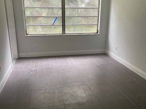 5th image of 1601 NE 191st St #118