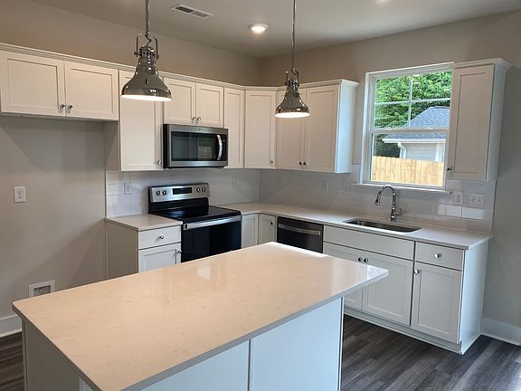 5th image of 1009 Justice Ave