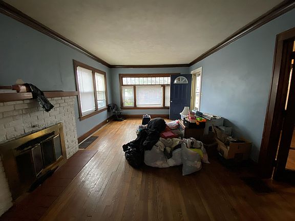 4th image of 423 Auburn St