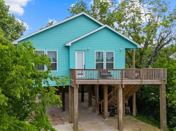 2113 Knollwood St, Kemah, TX 77565