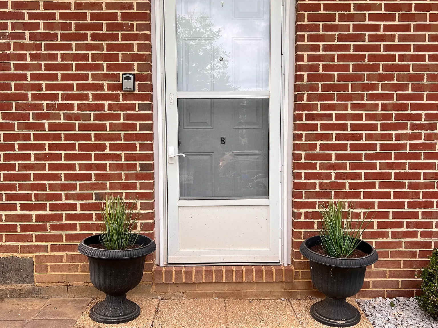 2 bed, 1.5 bath, 825 sqft, $1,700 — Photo 2