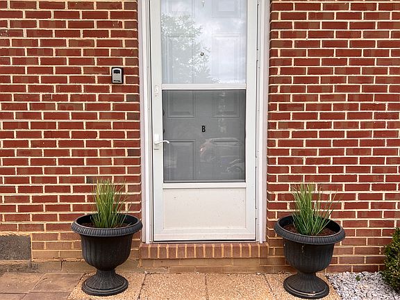 2nd image of 15 Derby Ln