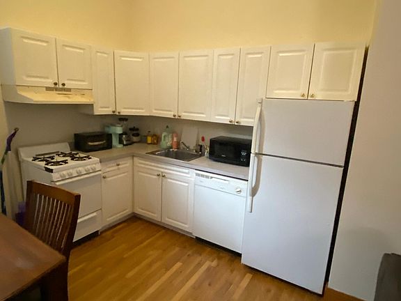 5th image of 909 W Grace St APT 4