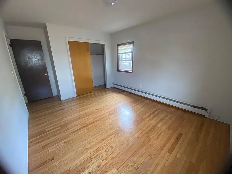 613 Jackson Ave — Photo 9