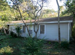 606 Kotzum Ln, Ocean Springs, MS 39564