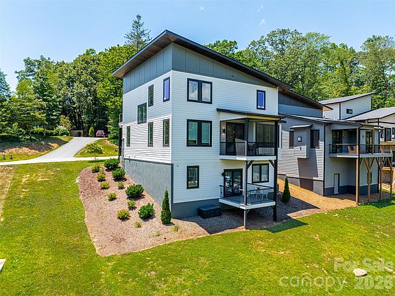 4th image of 303 Iron Ridge Loop